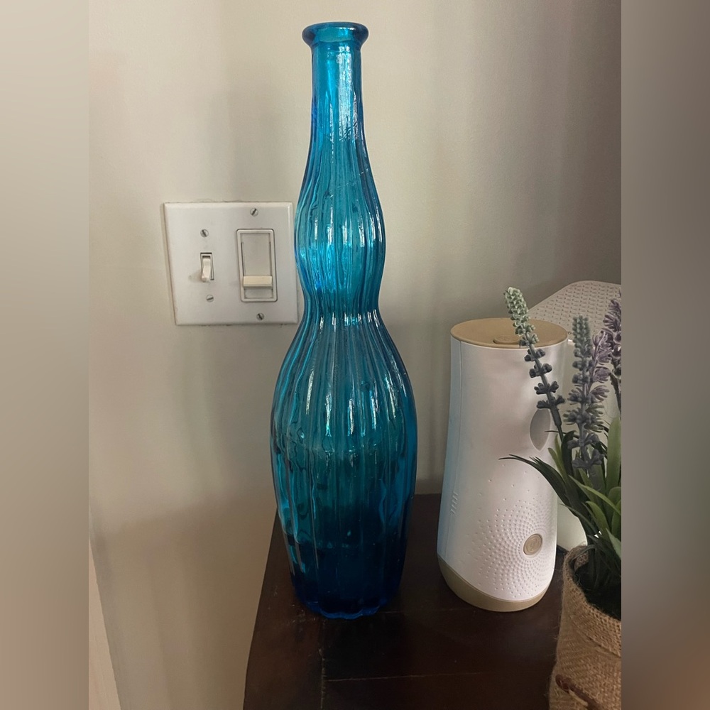 Vintage Elegant Blue Glass Vase